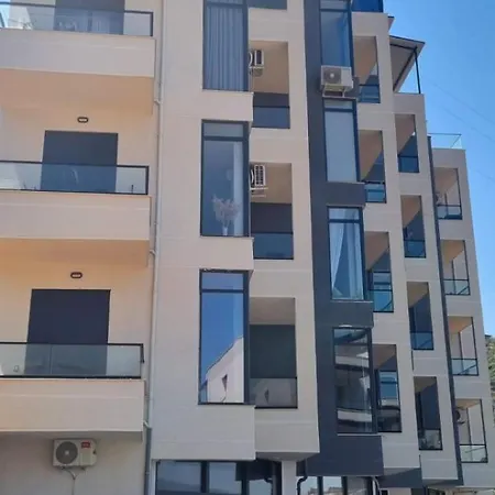 Rili & Rivi * Vlorë